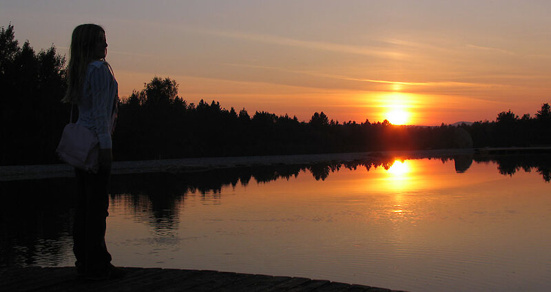 Sonnenuntergang am Feng-Shui-Kurpark in Lalling